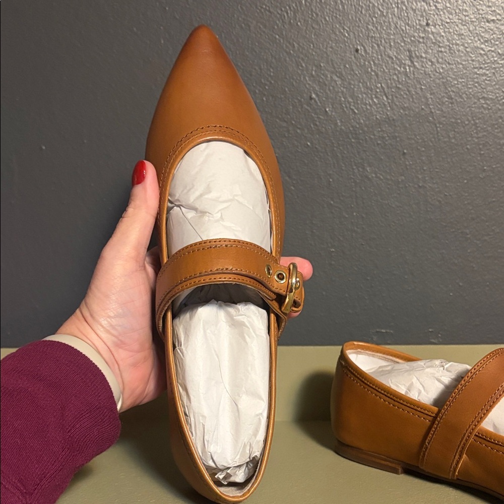 Frye Tan Leather Flats with Buckle 🌟🌟Brand New. With Box🌟 - Picture 3 of 15